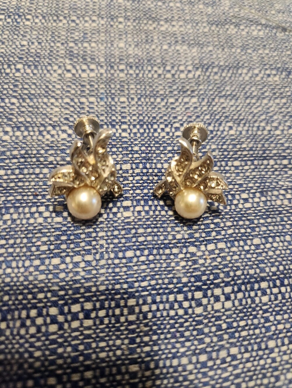 Fashion FauxPearl and Rhinestone Floral Stud Earrings - Picture 6 of 7